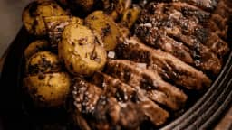 Baked beef with round potatoes